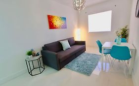 Modern 1/1, Half A Block From The Ocean